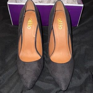Black suede pumps New